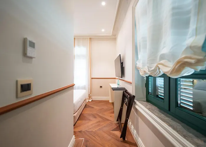 Lafe Boutique Hotel 4*